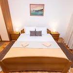 Geranium Apartment *