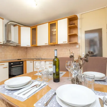 Geranium Apartment