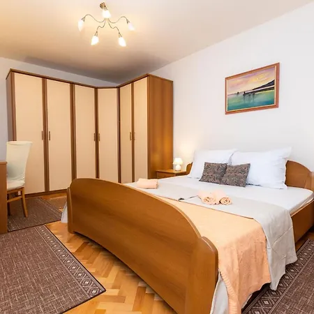 Geranium Apartment *